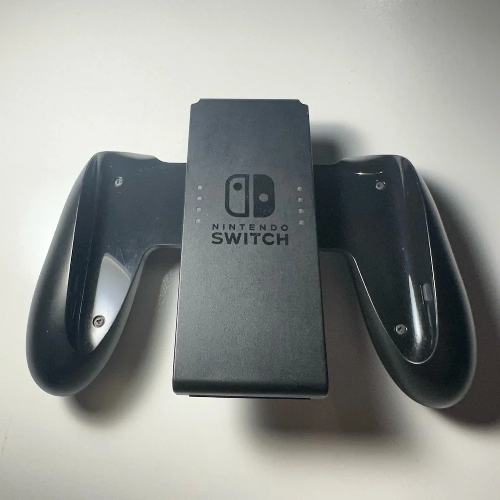 Nintendo Switch (v1) Bundle - Box items, Pro Controller, Mario Kart 8 Deluxe